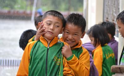 孩子们可能会因为坚持自己的原则而感到孤...